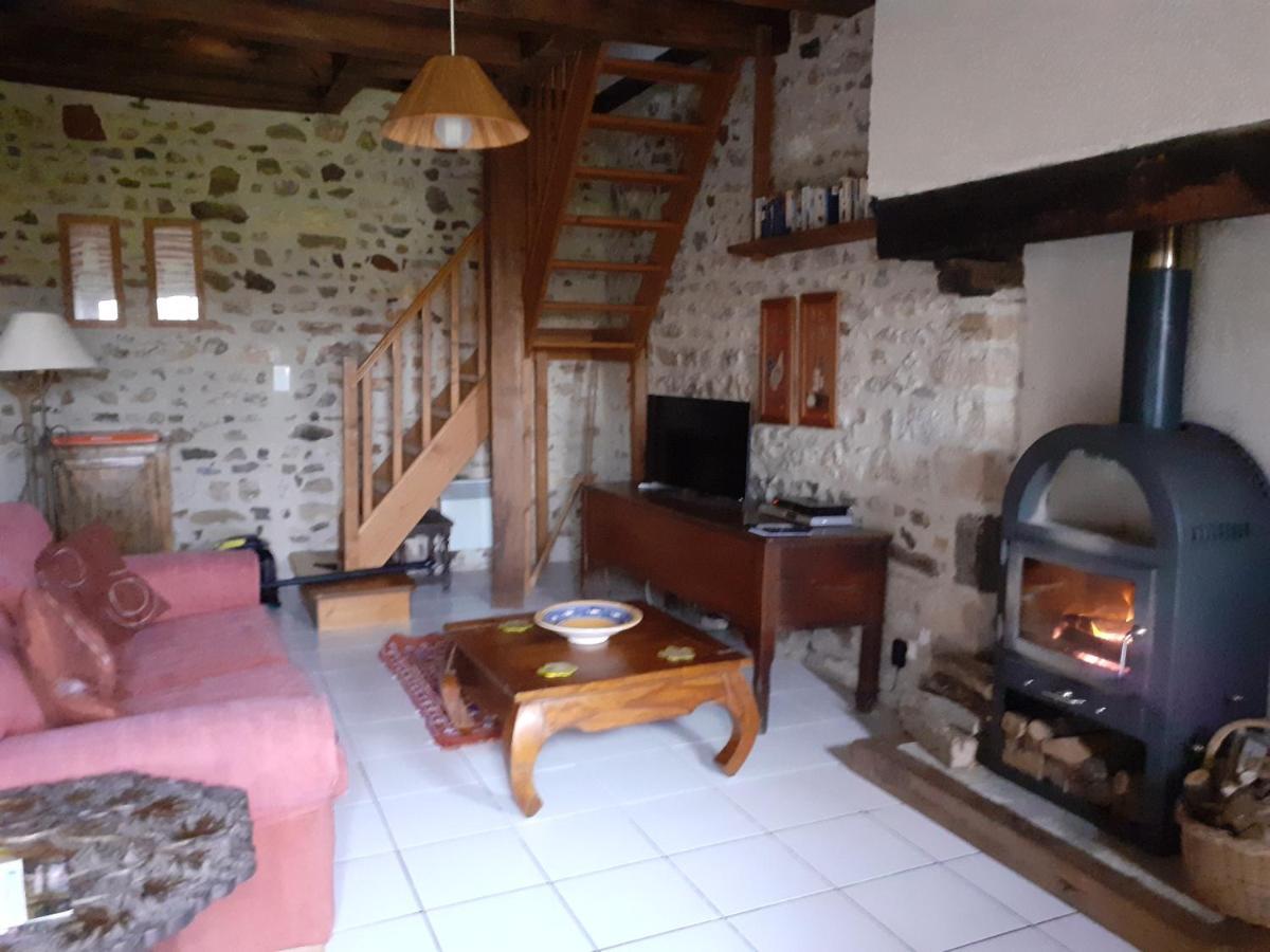 Les Ecots - Petit Gite De Caractere A La Ferme Availles-Limouzine Dış mekan fotoğraf
