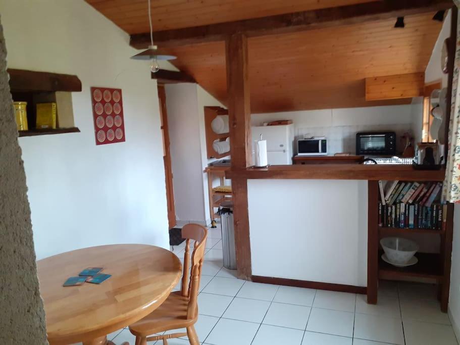 Les Ecots - Petit Gite De Caractere A La Ferme Availles-Limouzine Dış mekan fotoğraf