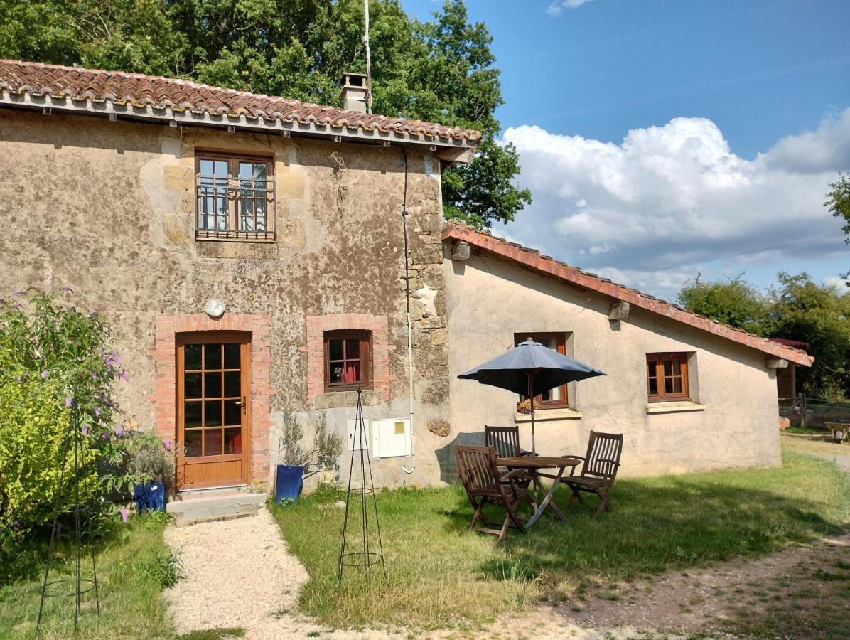 Les Ecots - Petit Gite De Caractere A La Ferme Availles-Limouzine Dış mekan fotoğraf